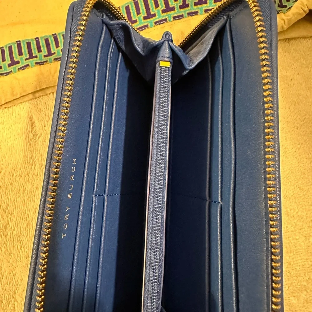 Tory Burch zippy wallet - Picture 3 of 6